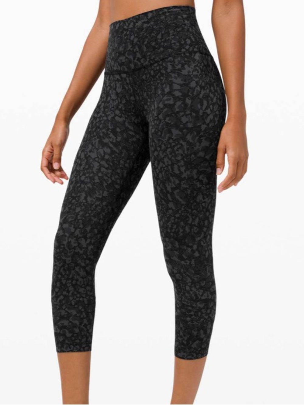 Lululemon Align Crop 25”
Wild Thing Camo Deep Coal Multi Legging Size 6